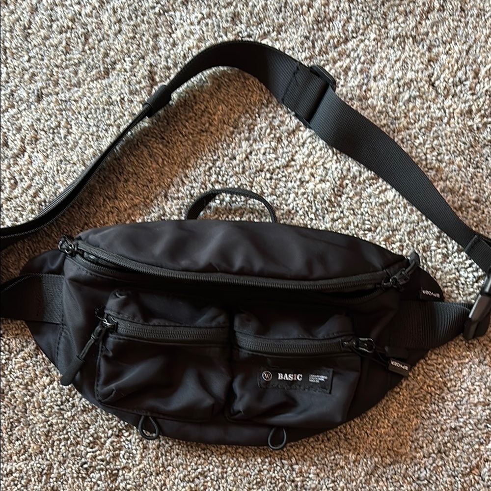 Spyder Black Belt Bag with Adjustable Strap and Sleek Design